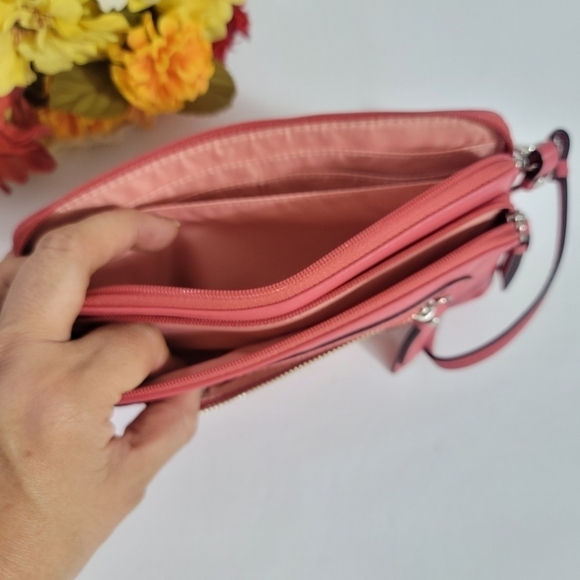 COACH LEGACY CORAL WRISTLET LEATHER - Picture 6 of 11